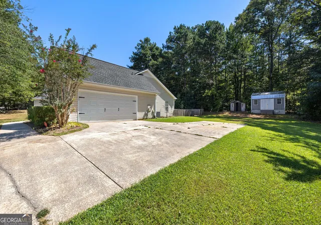 Photo 3 of Sale Pending at 20 Walton Woods Dr, Newnan, GA 30263 | MLS# 10832986 | Listing updated on 2026-09-28