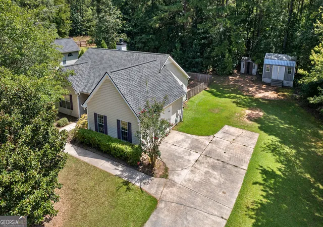 Photo 4 of Sale Pending at 20 Walton Woods Dr, Newnan, GA 30263 | MLS# 10832986 | Listing updated on 2026-09-28