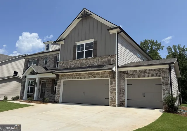 Photo 3 of Single family home for sale at 5527 Tullis Dr, Gainesville, GA 30507 | MLS# 10805324 | Listing updated on 2026-09-24