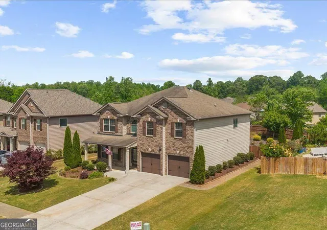 Photo 3 of Single family home for sale at 5680 Banner Blvd, Cumming, GA 30028 | MLS# 10831679 | Listing updated on 2026-09-07