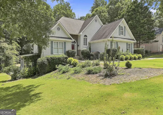 Photo 2 of Sale Pending at 380 Weeping Willow Way, Tyrone, GA 30290 | MLS# 10827102 | Listing updated on 2026-08-19