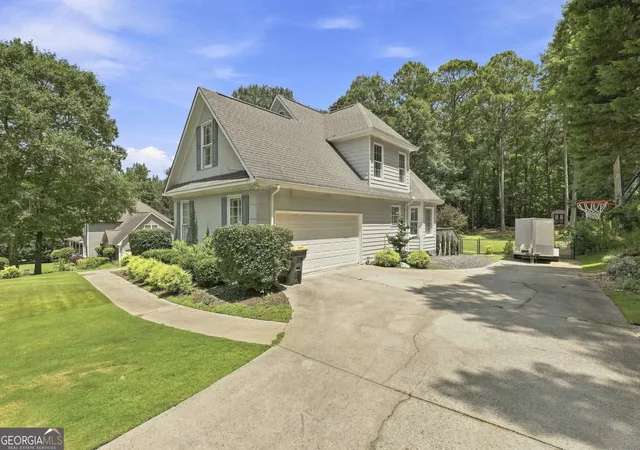Photo 3 of Sale Pending at 380 Weeping Willow Way, Tyrone, GA 30290 | MLS# 10827102 | Listing updated on 2026-08-19
