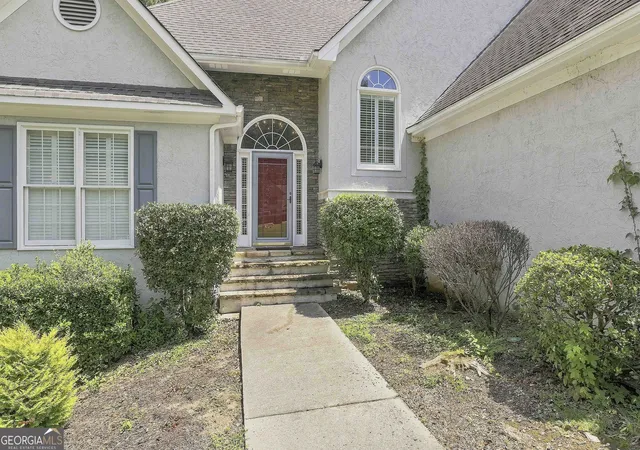 Photo 4 of Sale Pending at 380 Weeping Willow Way, Tyrone, GA 30290 | MLS# 10827102 | Listing updated on 2026-08-19