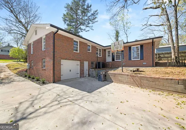 2nd image of 212 Christopher Dr, Gainesville, GA 30501 | MLS# 10800055
