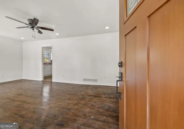 5th image of 212 Christopher Dr, Gainesville, GA 30501 | MLS# 10800055