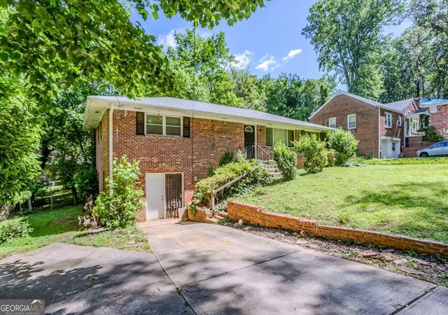 3rd image of 2201 Bolling Brook Dr Sw, Atlanta, GA 30311 | MLS# 10635455