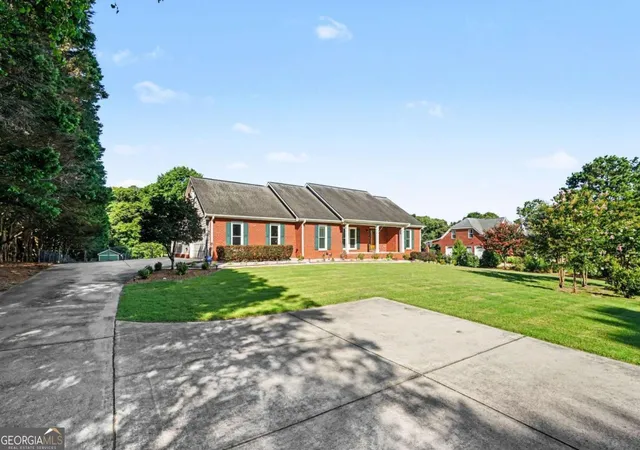 Photo 2 of Sale Pending at 2822 Green Rd, Loganville, GA 30052 | MLS# 10796618 | Listing updated on 2026-09-21
