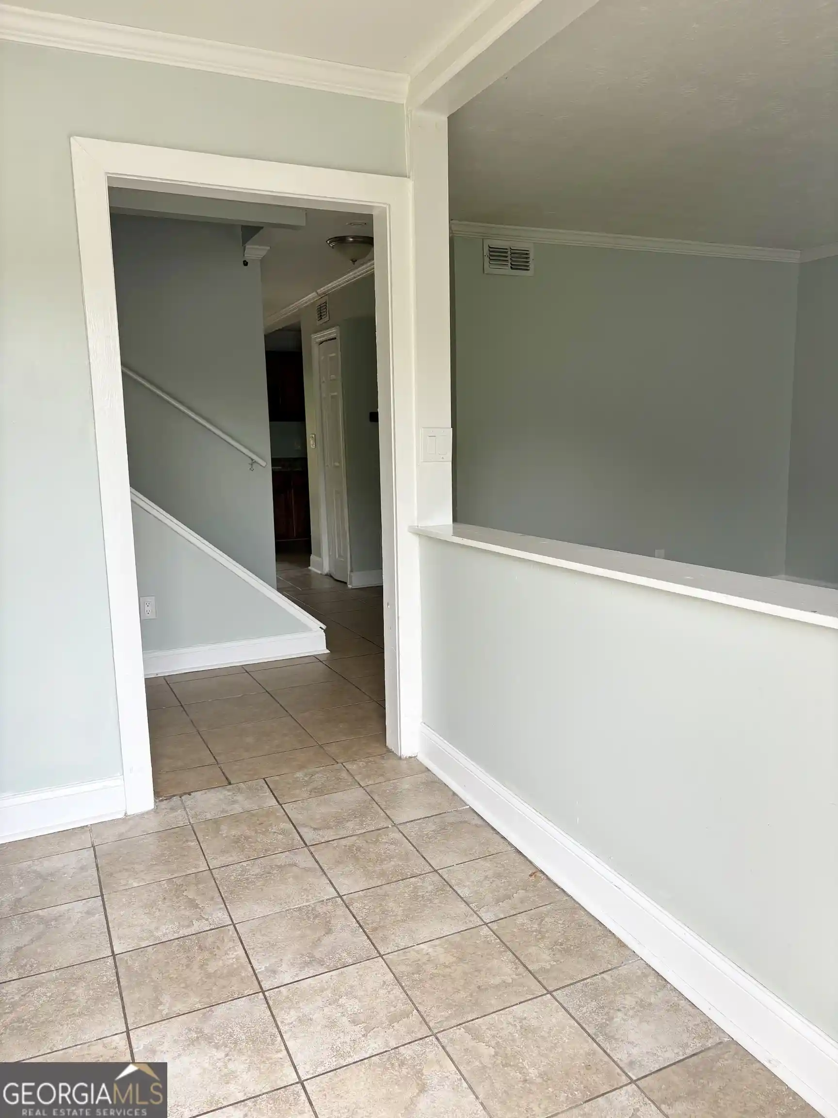 Listing Photo 2 - Condo for sale in 1812 Ashborough Rd SE located at 1812 Ashborough Rd SE, Marietta, GA 30067 - Unit 1812 Ashborough Rd SE