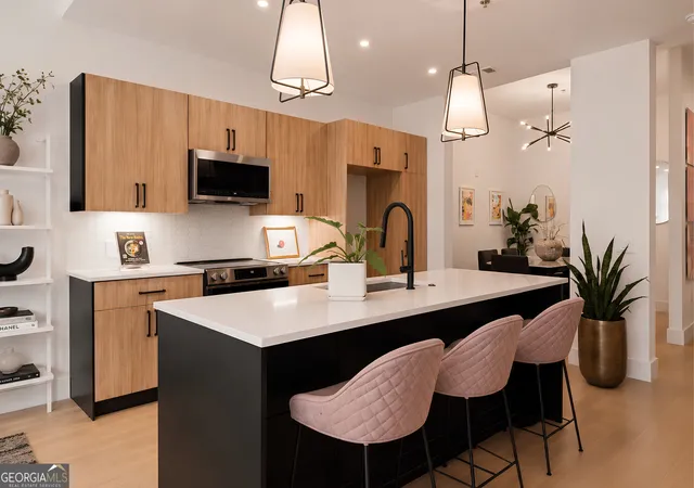 Listing Photo 3 - Condo for sale in building located at 567 Ponce De Leon Ave, Atlanta, GA 30308 - Unit #510