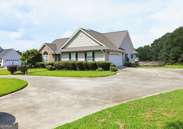 Photo 2 of Single family home for sale at 107 Cedar Pond Rd, Hartwell, GA 30643 | MLS# 10828617 | Listing updated on 2026-09-04