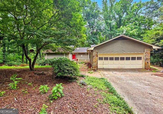 Photo 2 of Single family home for sale at 1740 Deer Run Dr Sw, Conyers, GA 30094 | MLS# 10823830 | Listing updated on 2026-09-12