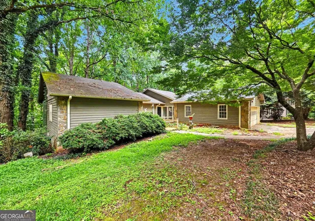 Photo 3 of Single family home for sale at 1740 Deer Run Dr Sw, Conyers, GA 30094 | MLS# 10823830 | Listing updated on 2026-09-12