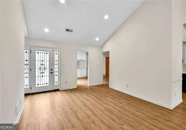 Photo 4 of Single family home for sale at 469 Timberlea Lake Dr Se, Marietta, GA 30067 | MLS# 10815587 | Listing updated on 2026-09-13