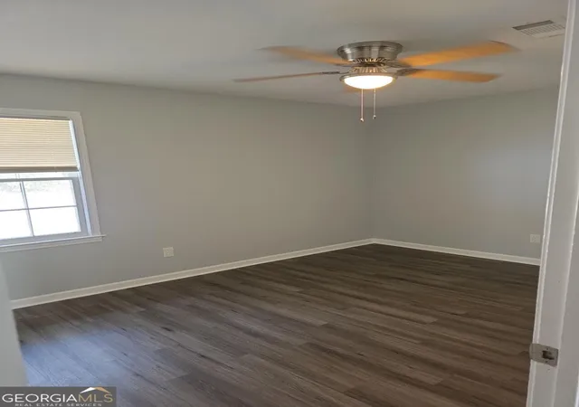 Photo 3 of Single family home for sale at 122 Longstreet Cir, Oxford, GA 30054 | MLS# 10814856 | Listing updated on 2026-08-12