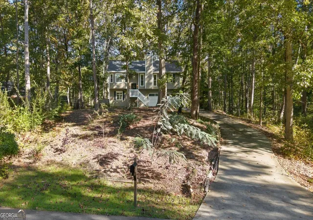 Photo 2 of Single family home for sale at 1528 Oakleaf Dr, Auburn, GA 30011 | MLS# 10731890 | Listing updated on 2026-08-29