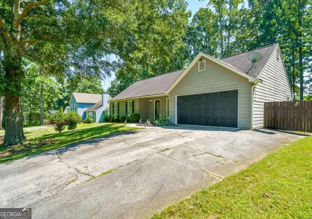 Photo 2 of Single family home for sale at 4460 Whitt Station Run Nw, Acworth, GA 30101 | MLS# 10833105 | Listing updated on 2026-09-14