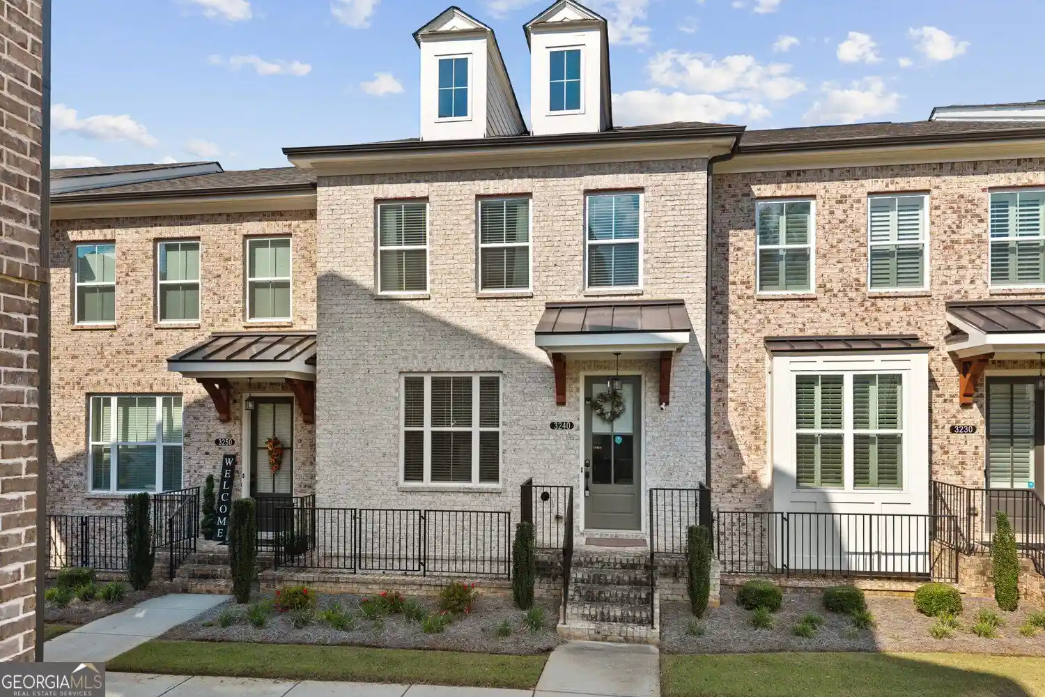 Townhouse for sale at 3240 Bennet Crk Ln, Suwanee, GA 30024 | MLS# 10874744