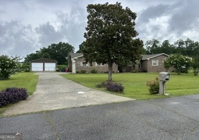 Photo 2 of Single family home for sale at 3693 Holly Pl, Macon, GA 31216 | MLS# 10786919 | Listing updated on 2026-06-30