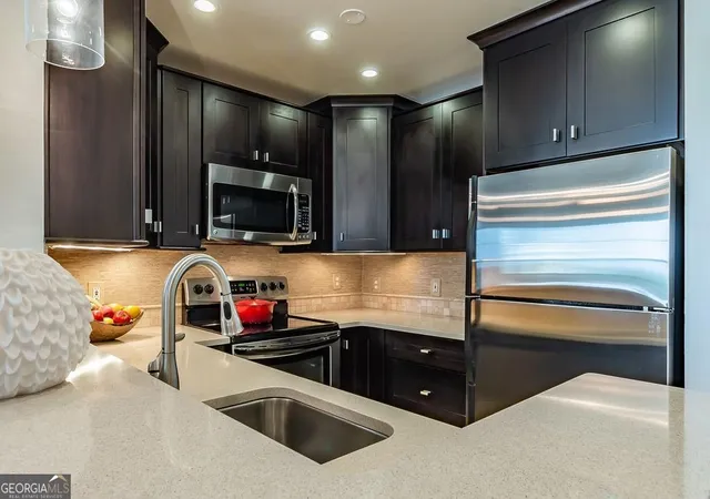 Listing Photo 4 - Condo for sale in building located at 1101 Juniper St Ne, Atlanta, GA 30309 - Unit #APT 1012