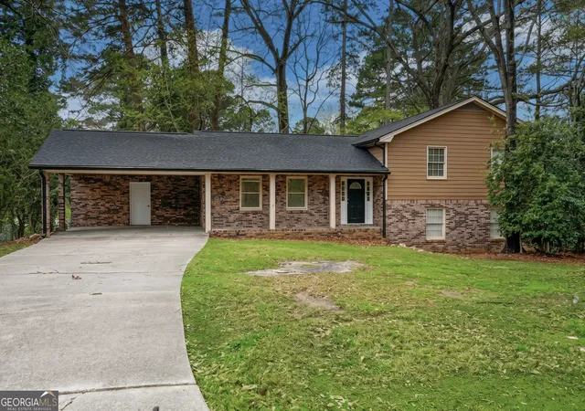 1st image of 1481 Smokehouse Ln, Stone Mountain, GA 30088 | MLS# 10765854
