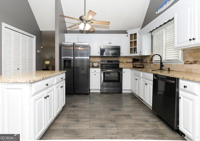 Homes for sale in Lavonia, GA | 504 Rue Chalet, Lavonia, GA 30553 | MLS# 10715405