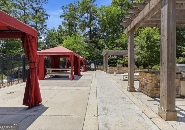 2nd image of 799 Hammond Dr Ne, Sandy Springs, GA 30328