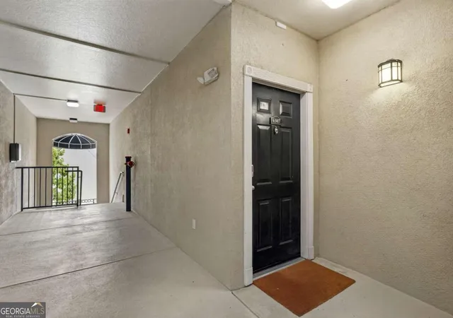 Listing Photo 3 - Condo for sale in building located at 4307 Westchester Ridge NE, Atlanta, GA 30329