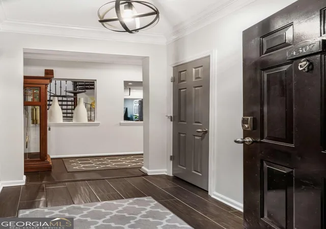 Listing Photo 4 - Condo for sale in building located at 4307 Westchester Ridge NE, Atlanta, GA 30329
