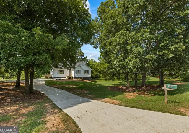 Photo 3 of Sale Pending at 690 Laney Rd, Locust Grove, GA 30248 | MLS# 10728241 | Listing updated on 2026-05-22