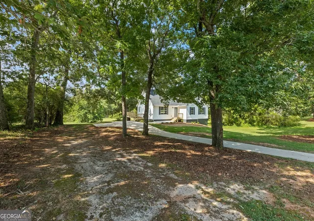 Photo 4 of Sale Pending at 690 Laney Rd, Locust Grove, GA 30248 | MLS# 10728241 | Listing updated on 2026-05-22