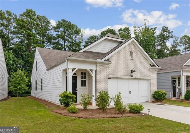 Photo 2 of Single family home for sale at 5126 Tulip Sq, Acworth, GA 30101 | MLS# 10812632 | Listing updated on 2026-09-10