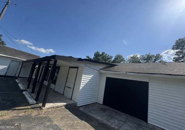 Photo 3 of Single family home for sale at 221 Avenue L St, Thomaston, GA 30286 | MLS# 10795692 | Listing updated on 2026-09-30