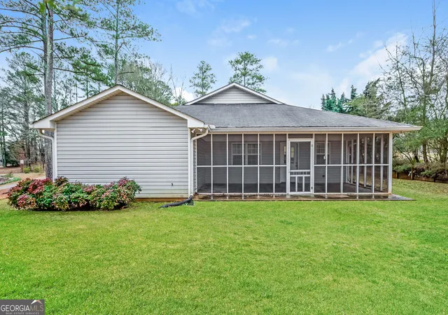 2nd image of 124 Springvalley Cir, Stockbridge, GA 30281 | MLS# 10821772