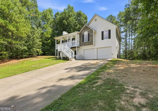 Photo 3 of Single family home for sale at 129 Greatwood Dr, White, GA 30184 | MLS# 10835647 | Listing updated on 2026-10-03