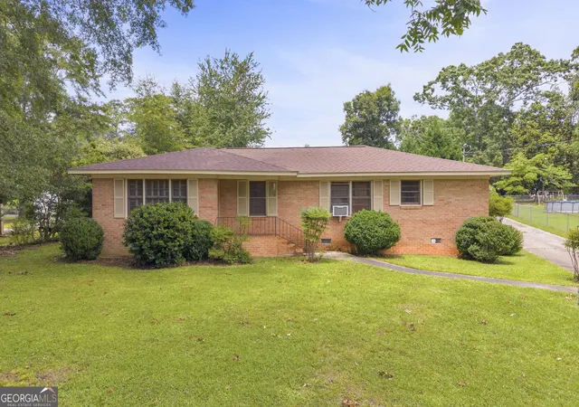 1st image of 24 Laurel Dr, Hartwell, GA 30643 | MLS# 10805332