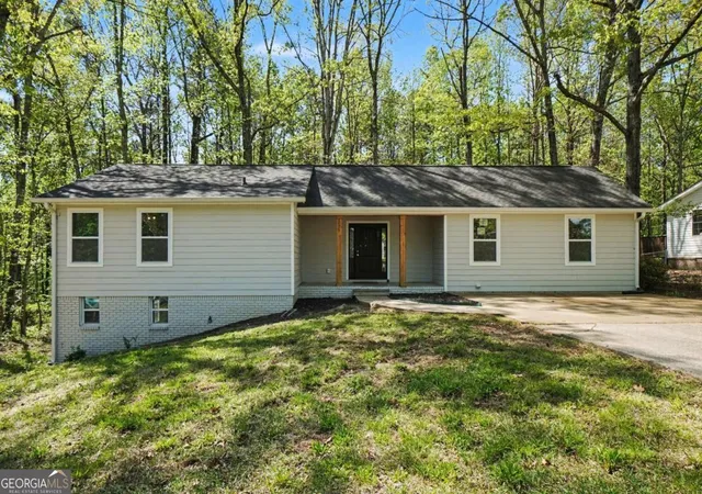 1st image of 3165 Beaver Dr, Douglasville, GA 30135 | MLS# 10808738