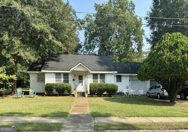 Photo 1 of Single family home for sale at 304 Peachtree St, Fort Valley, GA 31030 | MLS# 10825581 | Listing updated on 2026-08-13