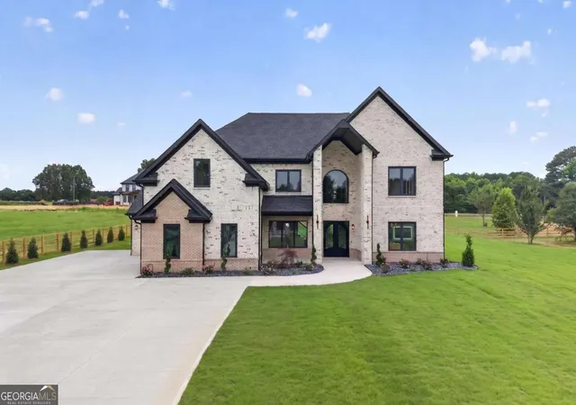 Photo 3 of Mansion for sale at 1975 Jones Phillips Rd, Dacula, GA 30019 | MLS# 10793805 | Listing updated on 2026-09-17