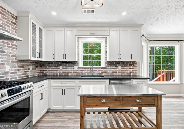 3rd image of 15 Stonewood Wy, Sharpsburg, GA 30277 | MLS# 10826543