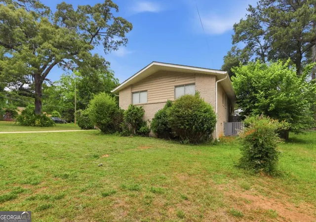 Photo 3 of Single family home for sale at 3840 Emerald N Dr, Decatur, GA 30035 | MLS# 10789338 | Listing updated on 2026-09-22