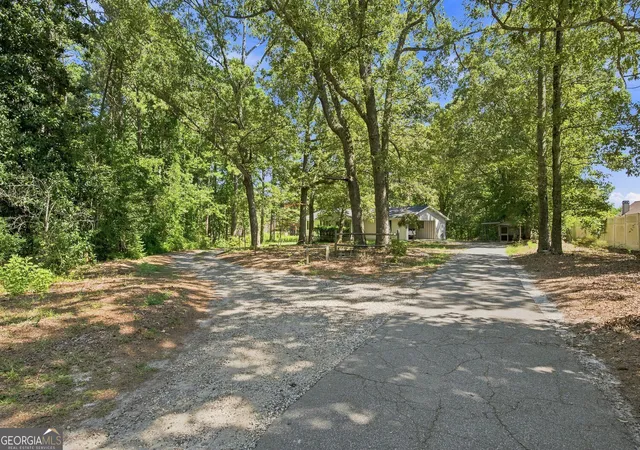 Photo 4 of Single family home for sale at 556 Auburn Rd, Auburn, GA 30011 | MLS# 10836772 | Listing updated on 2026-10-03