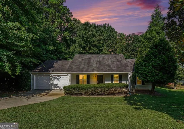 Photo 3 of Single family home for sale at 529 Bluff Ct, Woodstock, GA 30188 | MLS# 10805660 | Listing updated on 2026-09-21
