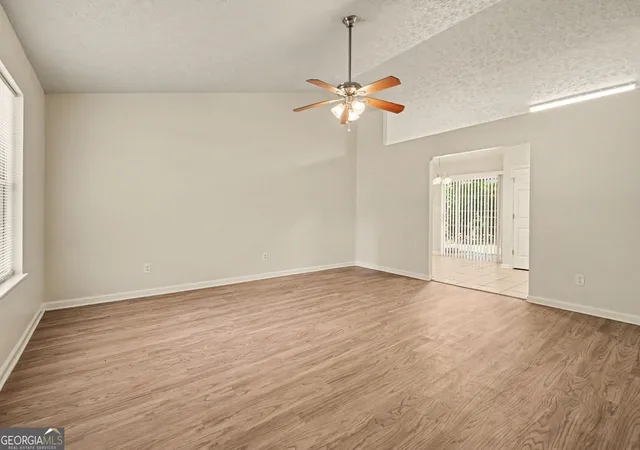 Photo 3 of Single family home for sale at 529 Bluff Ct, Woodstock, GA 30188 | MLS# 10805660 | Listing updated on 2026-10-10