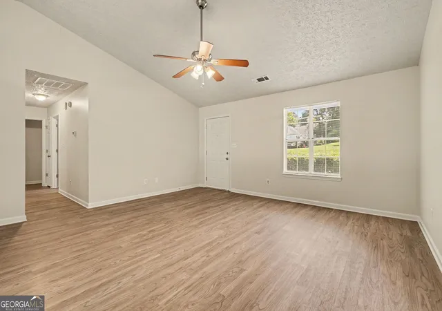 Photo 4 of Single family home for sale at 529 Bluff Ct, Woodstock, GA 30188 | MLS# 10805660 | Listing updated on 2026-10-10