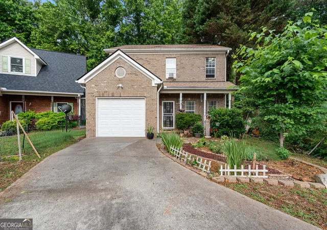 Photo 3 of Single family home for sale at 635 Shadowmoore Dr, Riverdale, GA 30274 | MLS# 10762030 | Listing updated on 2026-09-18