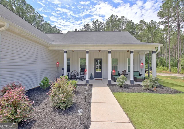 Photo 3 of Single family home for sale at 4141 Primrose Rd, Grantville, GA 30220 | MLS# 10821213 | Listing updated on 2026-08-20
