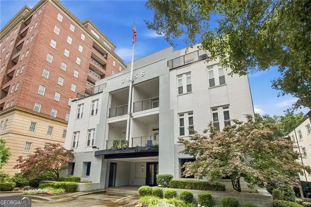 Listing Photo 1 - Condo for sale in 3655 Peachtree Rd Ne located at 3655 Peachtree Rd Ne, Atlanta, GA 30319 - Unit #401