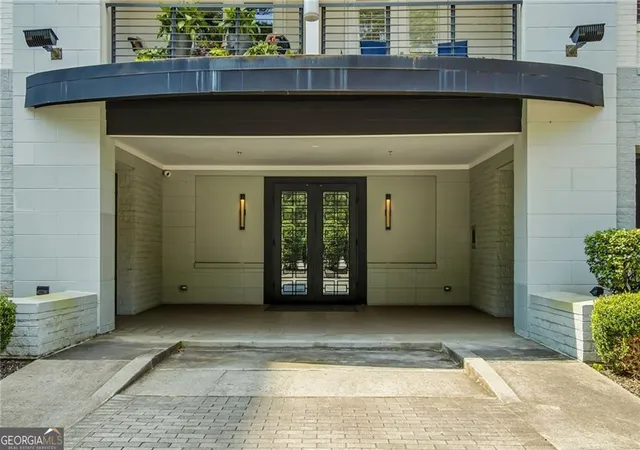 Listing Photo 3 - Condo for sale in building located at 3655 Peachtree Rd Ne, Atlanta, GA 30319 - Unit #401