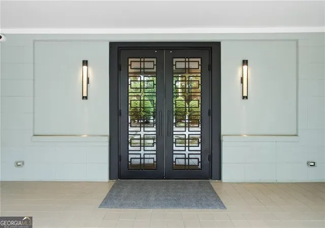 Listing Photo 4 - Condo for sale in building located at 3655 Peachtree Rd Ne, Atlanta, GA 30319 - Unit #401
