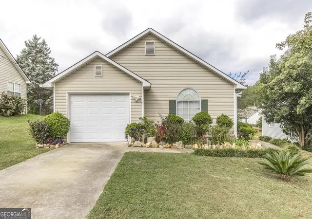 Photo 3 of Sale Pending at 1347 Tonedale Ct, Macon, GA 31204 | MLS# 10616472 | Listing updated on 2025-10-15